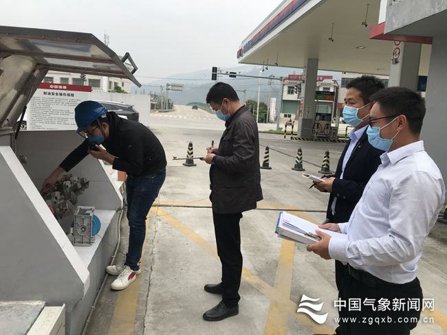 執(zhí)法檢查組開(kāi)展防雷專(zhuān)項(xiàng)執(zhí)法檢查 執(zhí)法檢查組開(kāi)展防雷專(zhuān)項(xiàng)執(zhí)法檢查